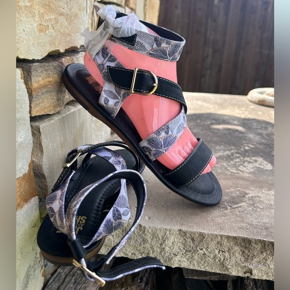 JANE AND THE SHOE Jordan Black Contemporary Sandals with floral print NWT Sz-8.Q - Picture 10 of 11